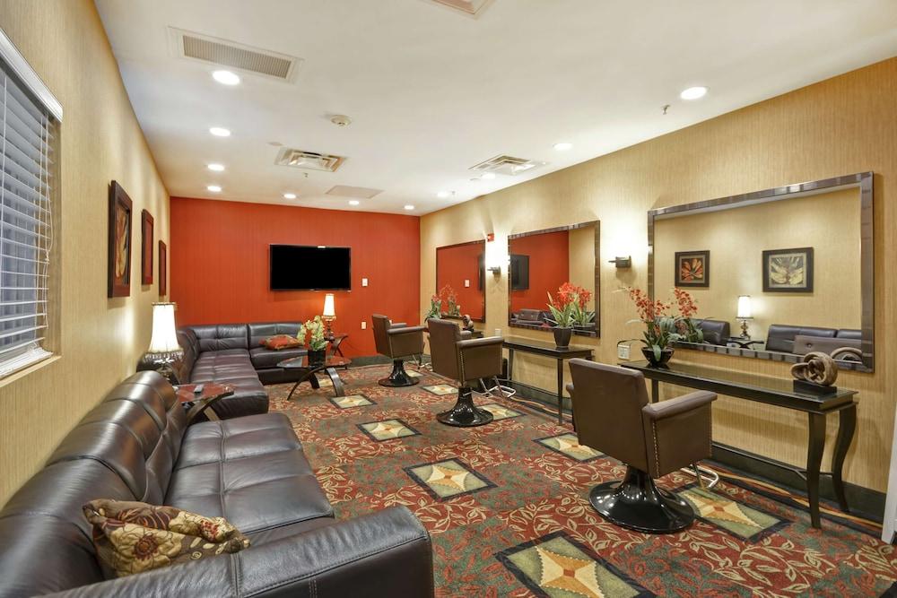 Hilton Garden 3*