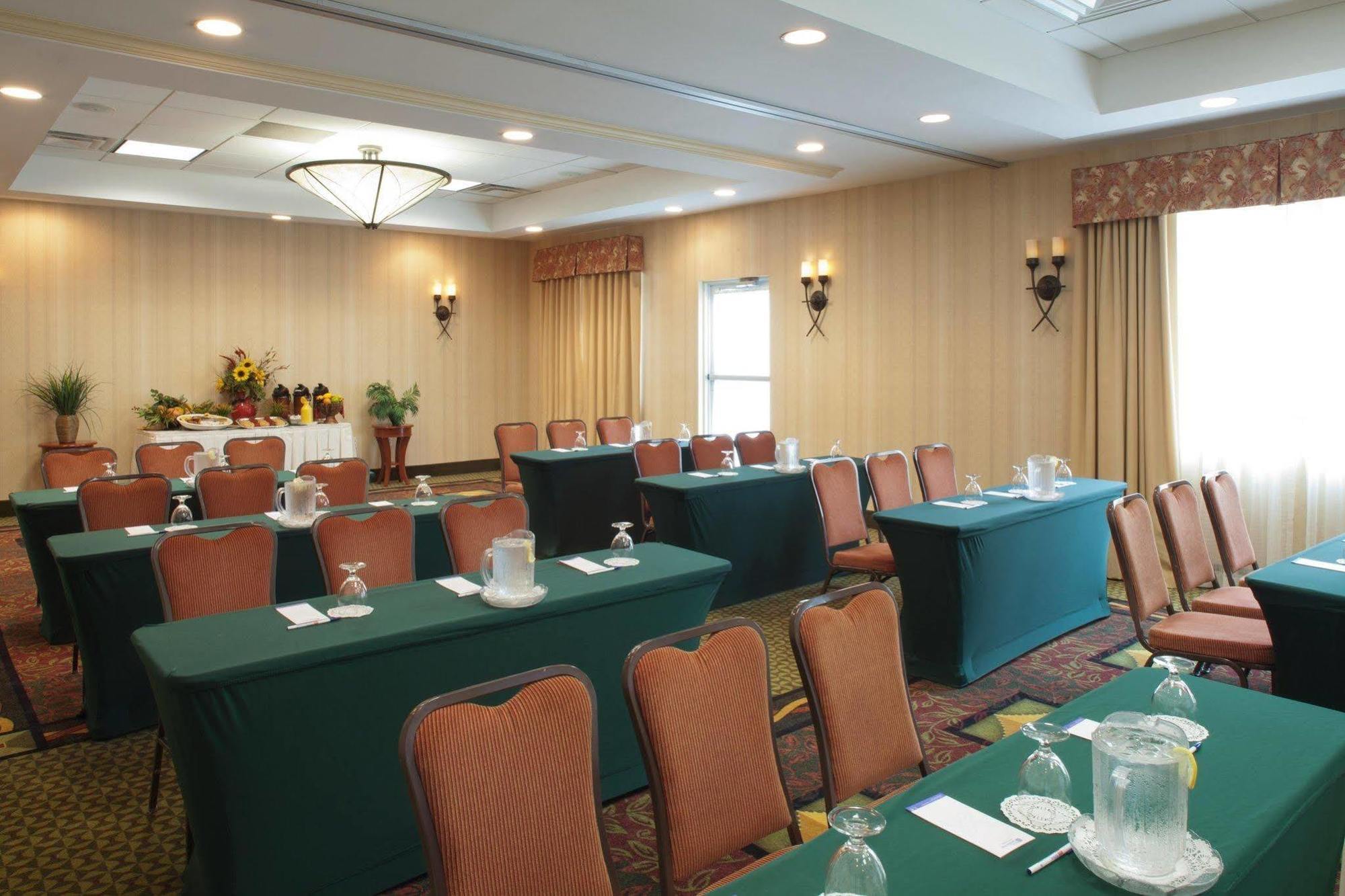 Hilton Garden Hotel 3*
